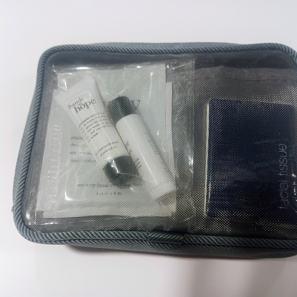 United Airlines Business First Toiletry Bag - Picture 3 of 5
